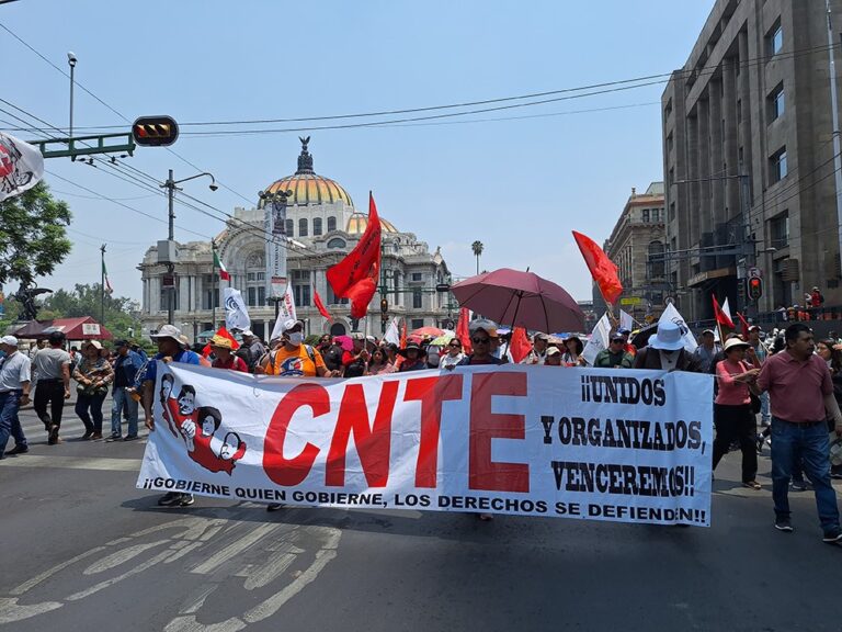 CNTE mantiene protestas y advierte que continuará el paro nacional