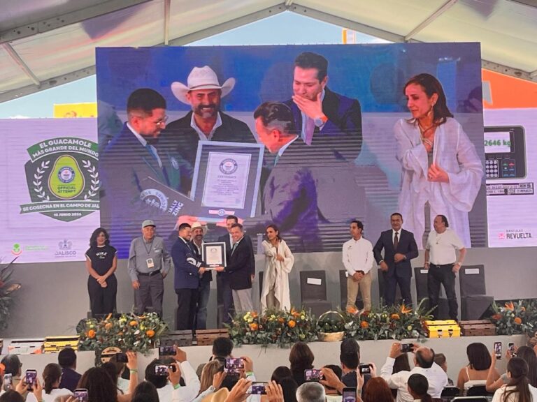 Jalisco rompe récord Guinness con el guacamole más grande del mundo