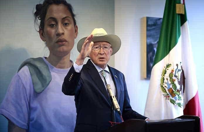 Ken Salazar en el banquillo… mientras el expediente Rocha sigue bajo llave