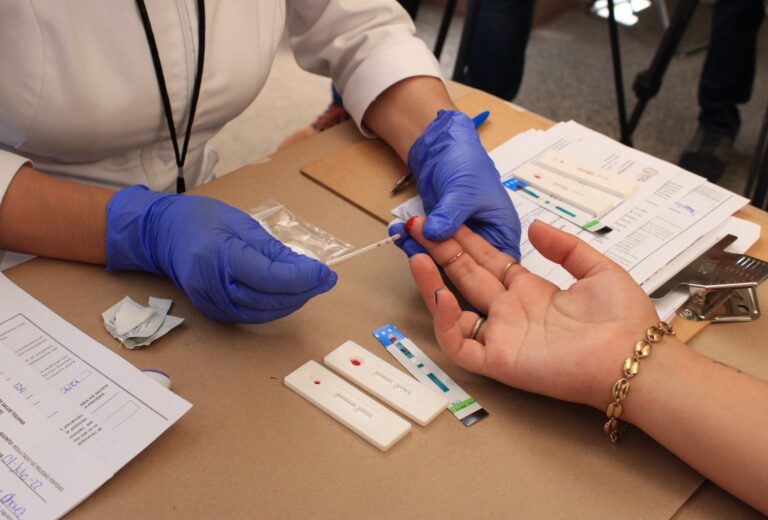 Especialistas exhortan a realizar pruebas oportunas contra la hepatitis