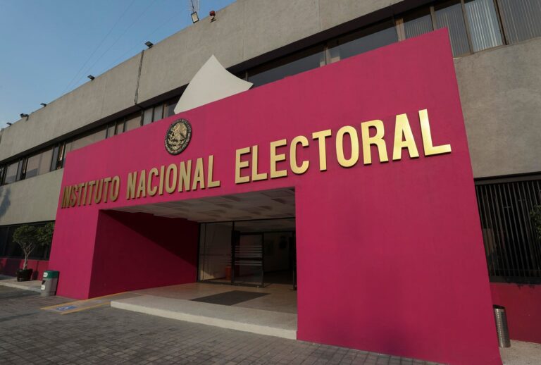 INE aplaza otra vez reglas para procesos internos de partidos rumbo a las elecciones de 2027