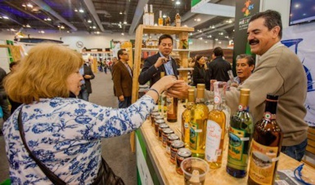 México alista estrategia para fortalecer la presencia del tequila en mercados internacionales