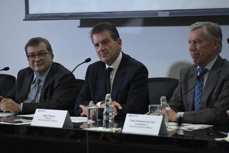 Banca ve crecimiento, pero pide más inversión y formalidad