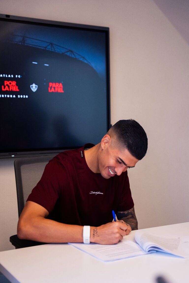 Atlas refuerza su defensa con el regreso de Adonis Frías a la Liga MX