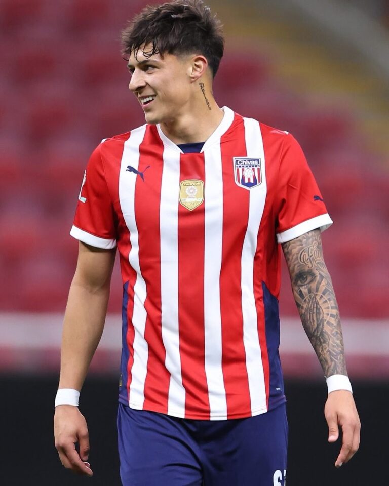 Sergio Aguayo deja temporalmente a Chivas y jugará un año en el futbol colombiano