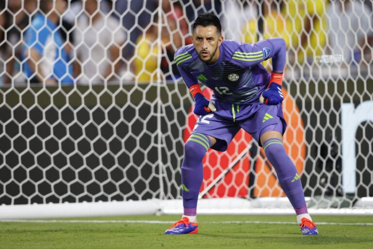Camilo Vargas vuelve del Mundial con un objetivo: ser campeón con Atlas