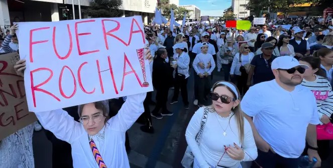 Protestan en Culiacán y exigen salida de Rocha Moya