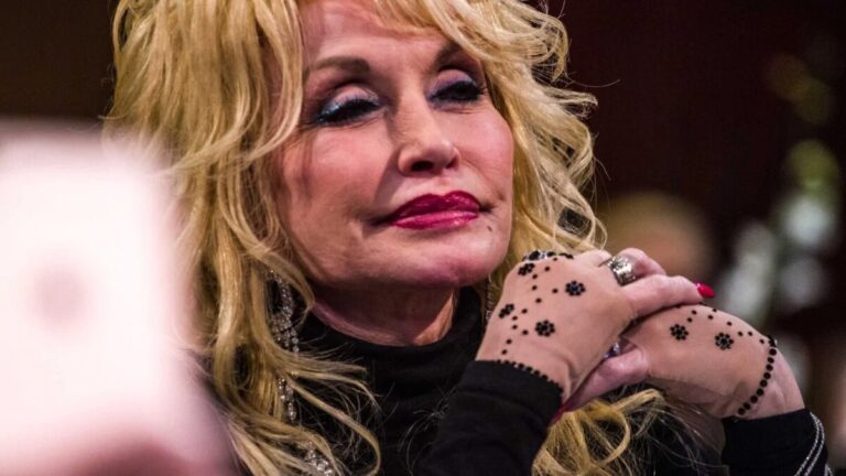 Muere Dolly Parton a los 80 años, días después de hablar sobre su salud