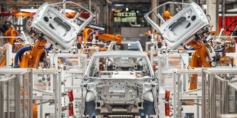 Manufactura avanza, pero el consumo se enfría