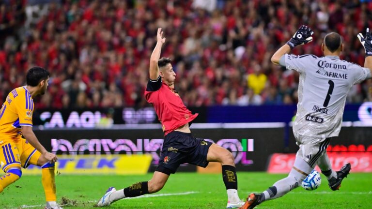 Atlas sobrevive al drama y vence a Tigres en una noche de héroes