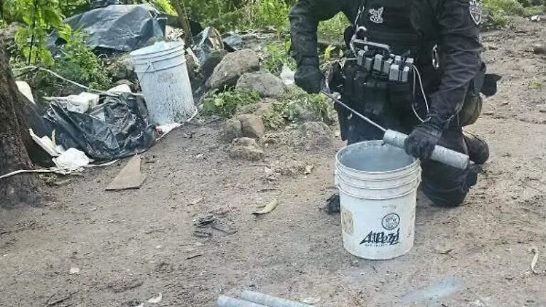Hallan campamento clandestino con armas y 35 explosivos en Zapopan