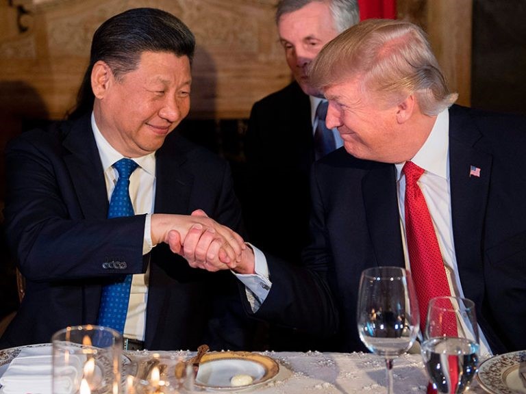 Xi Jinping llega a EU para una visita que busca reducir tensiones con Trump
