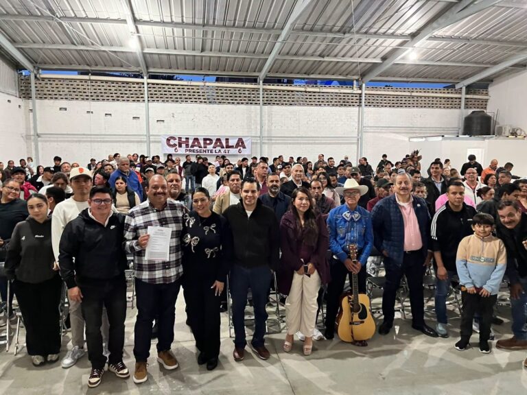 “Bebo” García formaliza su registro en Morena y muestra respaldo territorial en Chapala